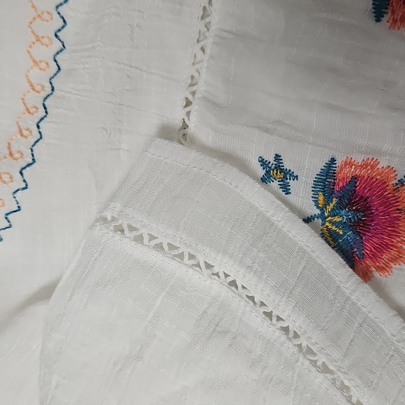 Umgee White Embroidered Dress with Floral Design - Picture 3 of 6